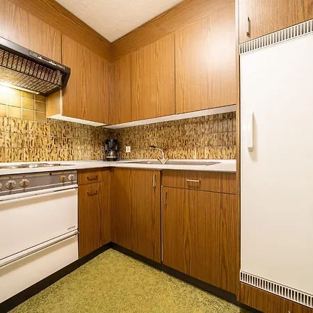 شقة 6404 Geraeumige 2,5 Maisonette-wohnung Im Dachgeschoss Mit Balkon Und Blick Auf Den