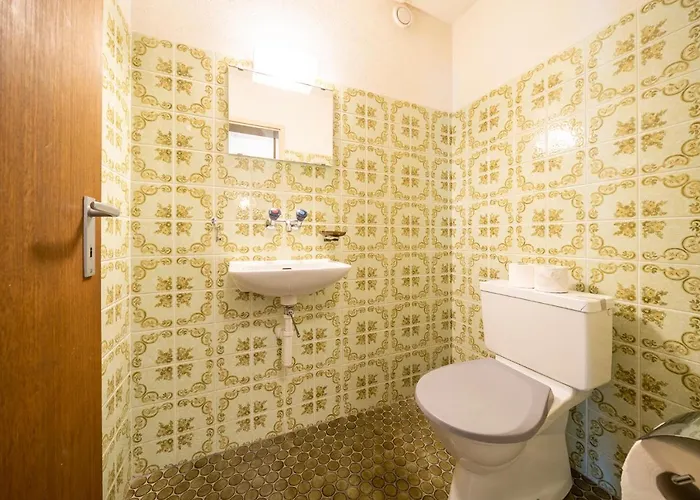 Appartamento 6404 Geraeumige 2,5 Maisonette-wohnung Im Dachgeschoss Mit Balkon Und Blick Auf Den