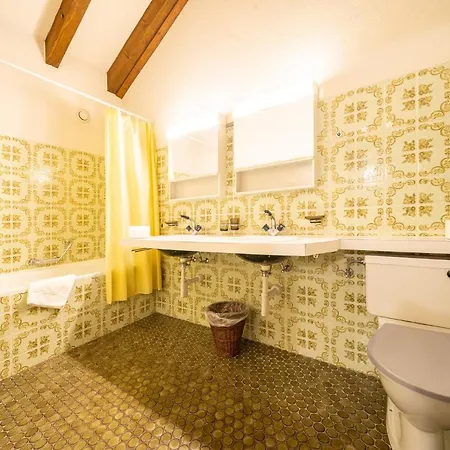 شقة 6404 Geraeumige 2,5 Maisonette-wohnung Im Dachgeschoss Mit Balkon Und Blick Auf Den فولبيرا